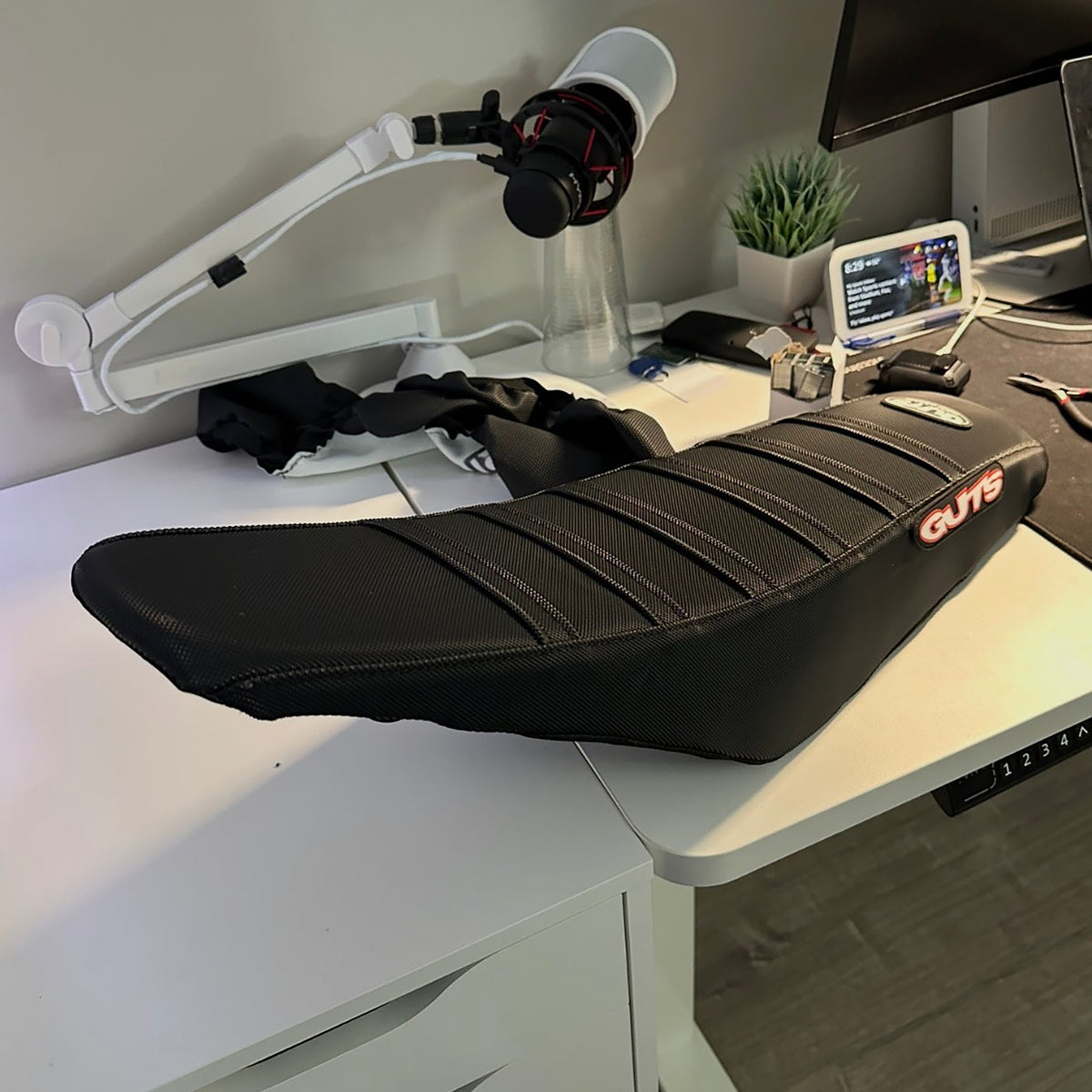 ALTIS GUTS Seat Cover
