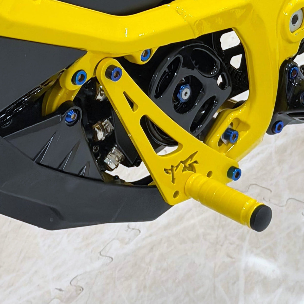 Ultra Bee Shift Lock & Bracket (Ships USA - TG Racing)